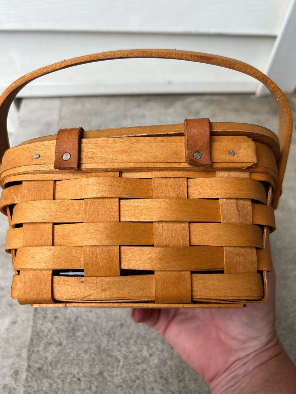 Longaberger Handwoven Kiddie Purse Basket with Wooden Lid and handle signed - Picture 5 of 6